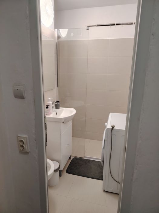 Închiriez garsonieră