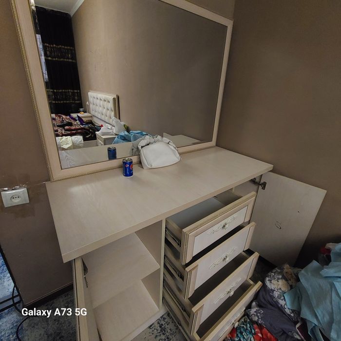 Spalni  mebel srochni sotladi.sandiqli.yongoq daraxtdan qiling