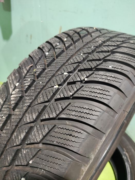2 бр зимни 205/55/17 Bridgestone дот 2020г