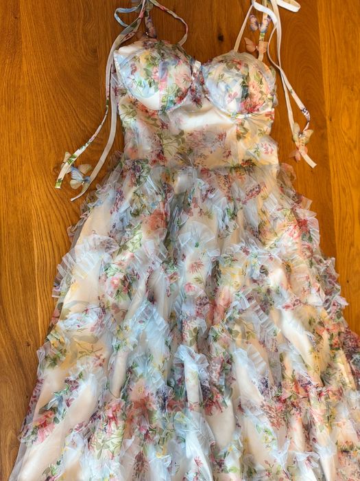 Уникална рокля с презрамки дантела тюл