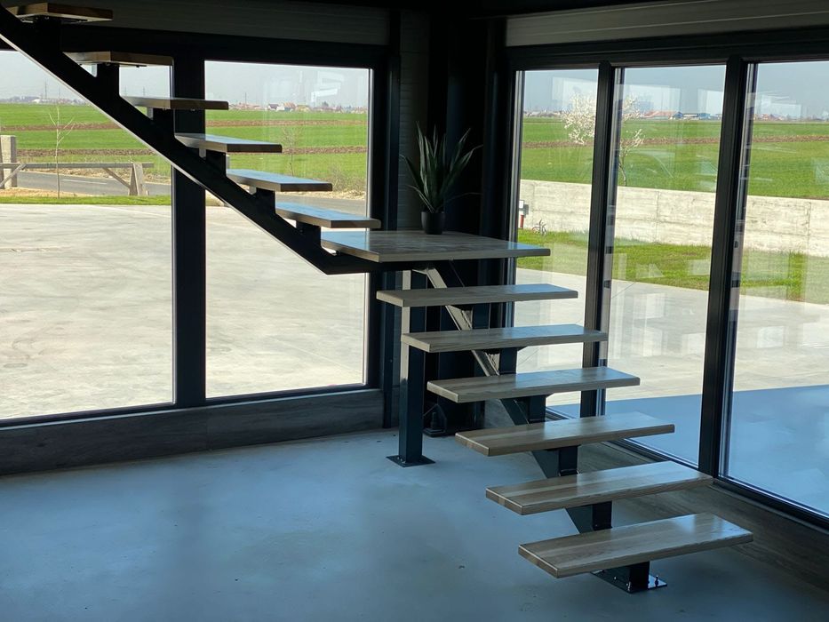 Executam porti , garduri, balustrade si scari metalice