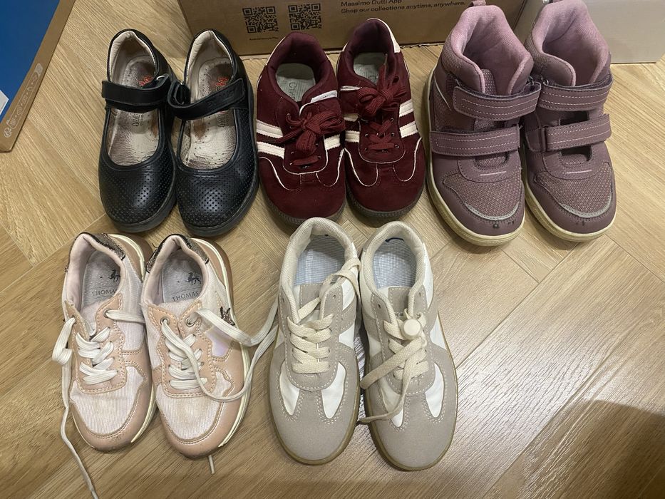 Продам 5 пар детской обуви для девочки