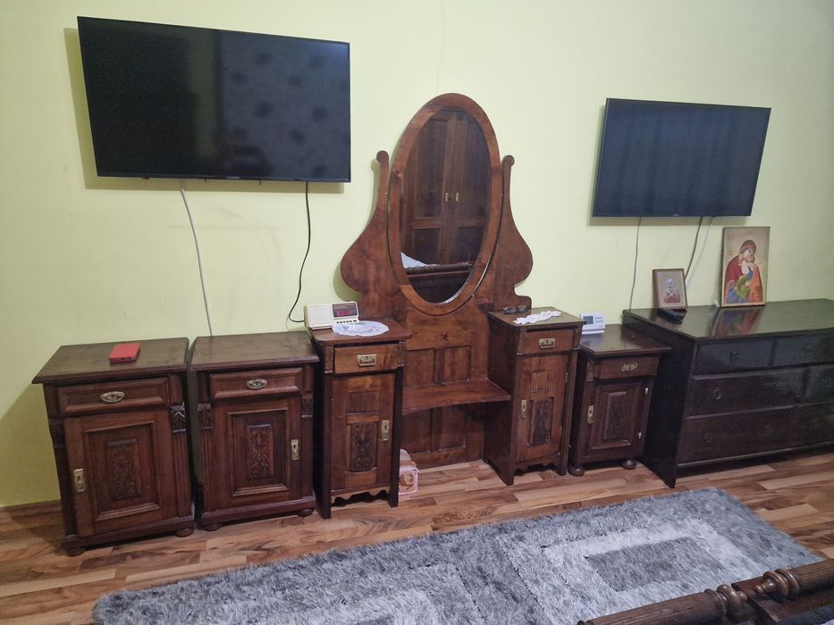 Vând mobila din lemn impecabila