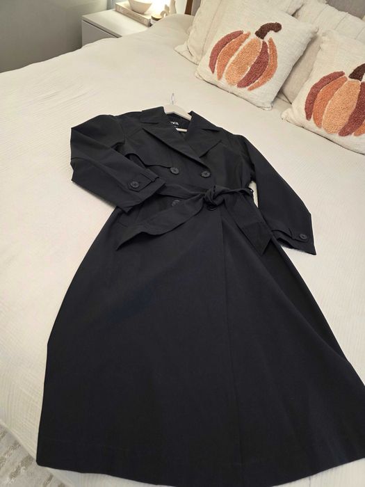Черен тренчкот Zara