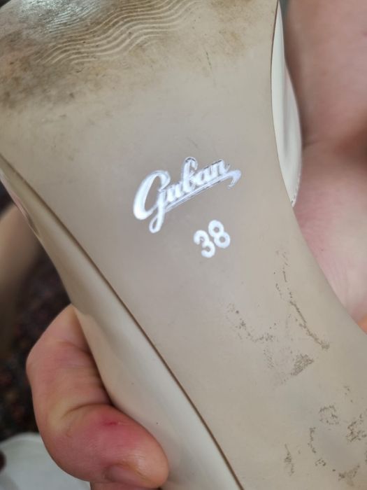 Pantofi Guban deosebiti