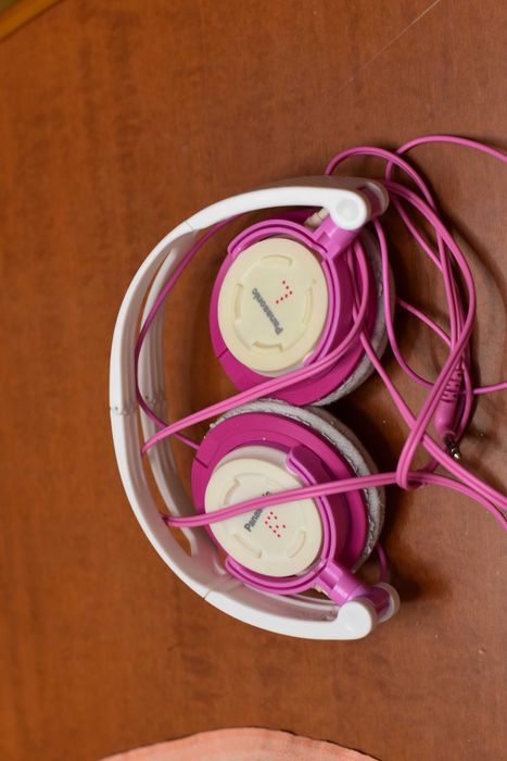 Розови слушалки panasonic с кабел