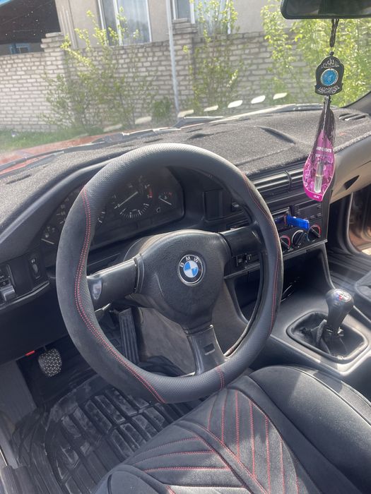 BMW  Е34 кузов 1988 год объем 2 куб