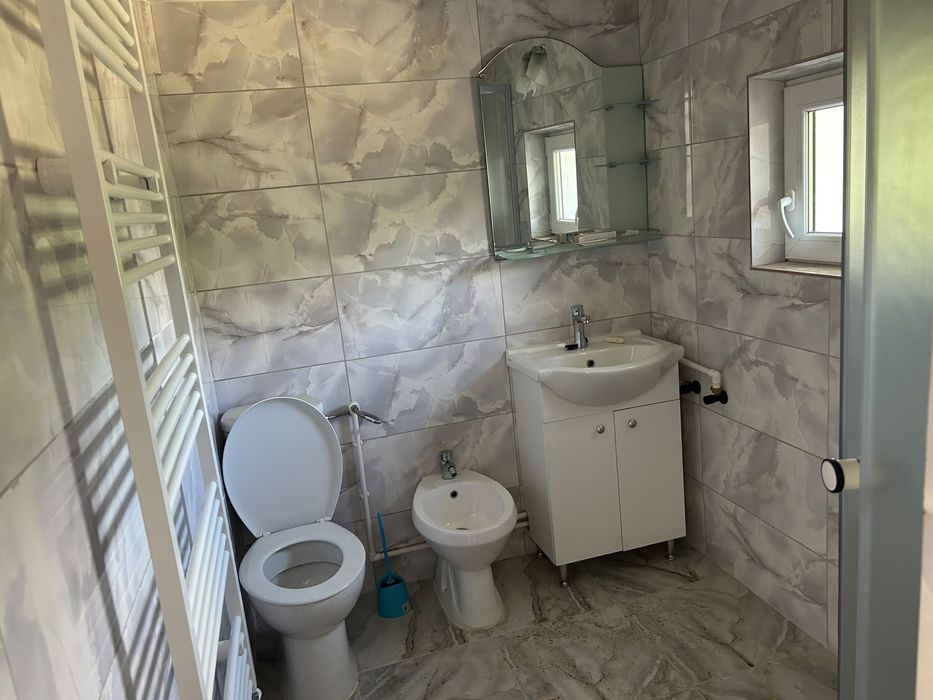 P. F. Dau spre închiriere casă pentru spațiu comercial. din cărămidă. Recent renovată, în apropiere de Tg. Neamț