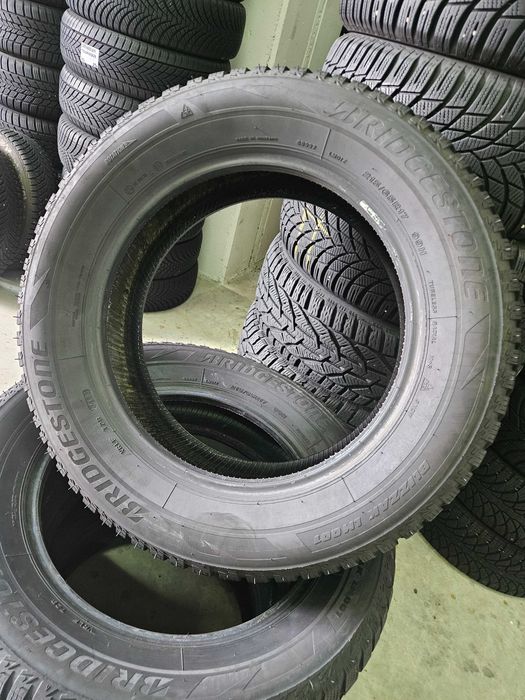 4бр 215/65/17 BRIDGESTONE 6,5мм грайфер дот:23г безплатен монтаж