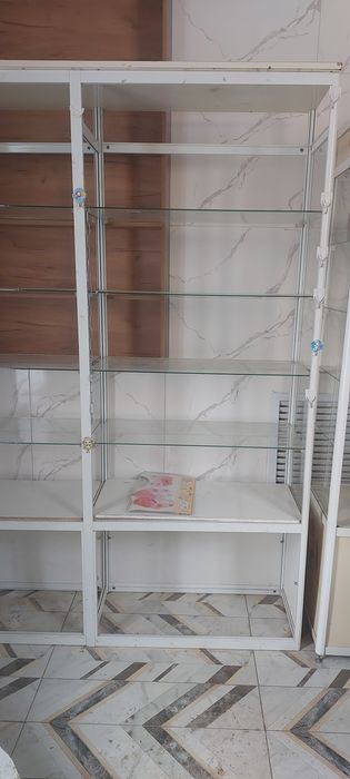 Продам витрины б/у
