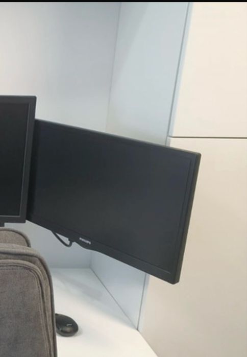 Vand pc ryzen 3 si monitor fhilips are hdmi de 22” 60 mhz