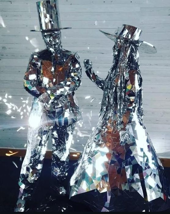 Аниматор,зеркальный костюм