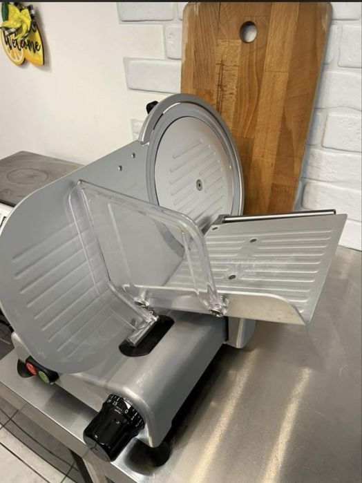 Продава се бизнес , магазин без помещението