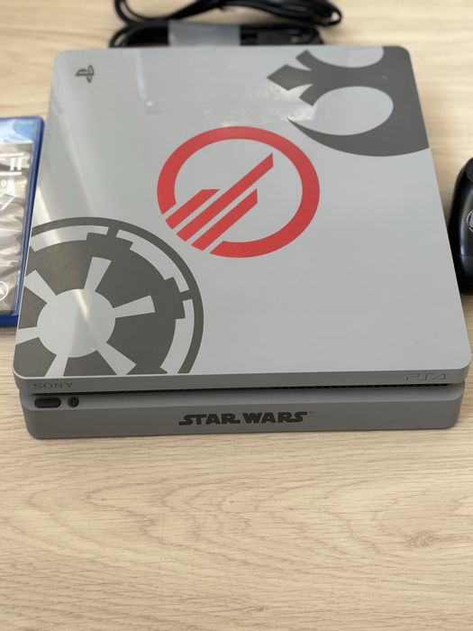 Playstation 4 Slim, Editie Limitata Star Wars.