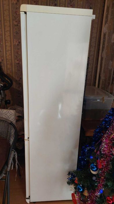 Хладилник с фризер " Snaige "