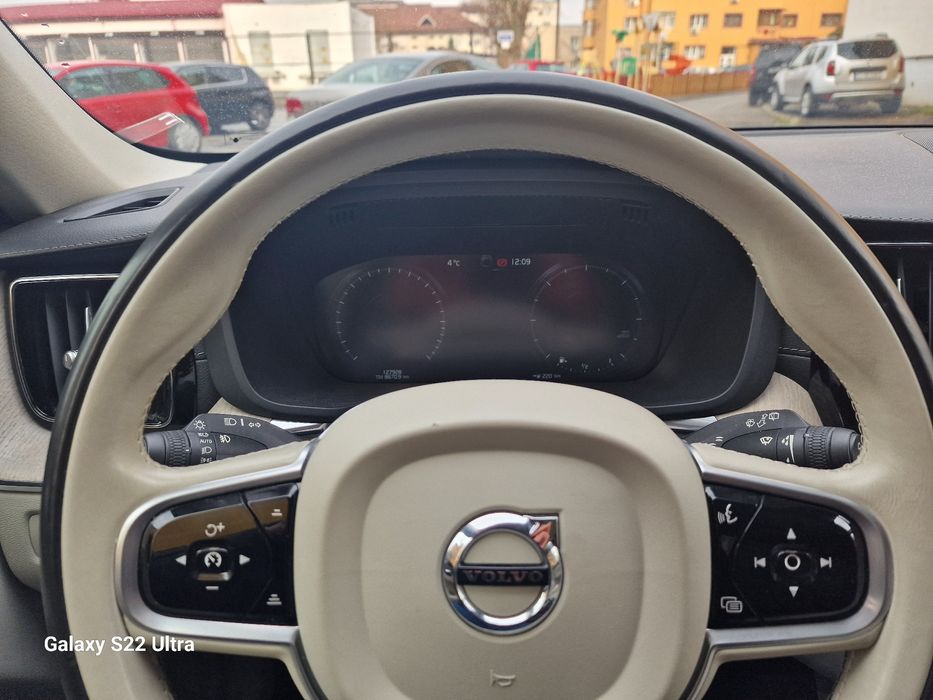 Volvo XC60 Inscription Mild Hybrid 2020 sau schimb cu Volvo XC90