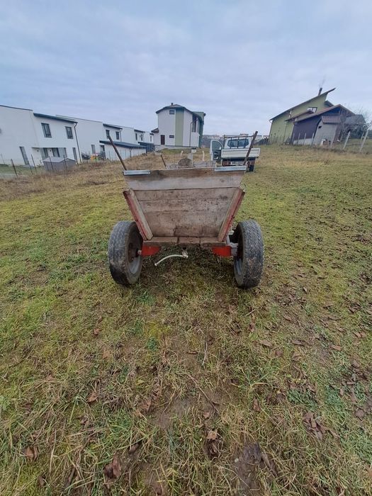 Vand căruță de un cal și de doi