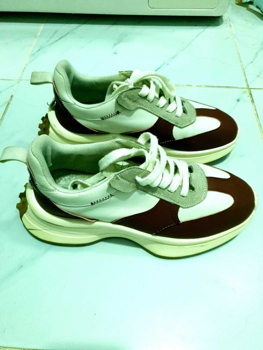 Әйелдер кроссовкасы, 40 өлшем