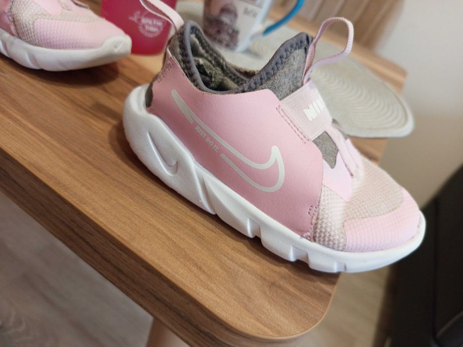 Детски светло розови, много удобни маратонки  Nike.