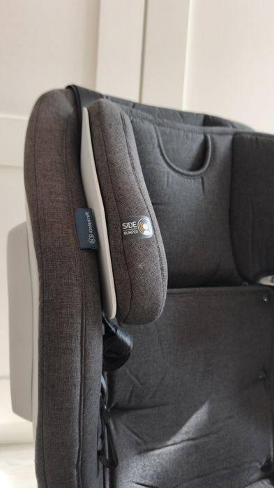 Столче за кола KINDERKRAFT Oneto3 (9-36 кг) сиво-черно ISOFIX