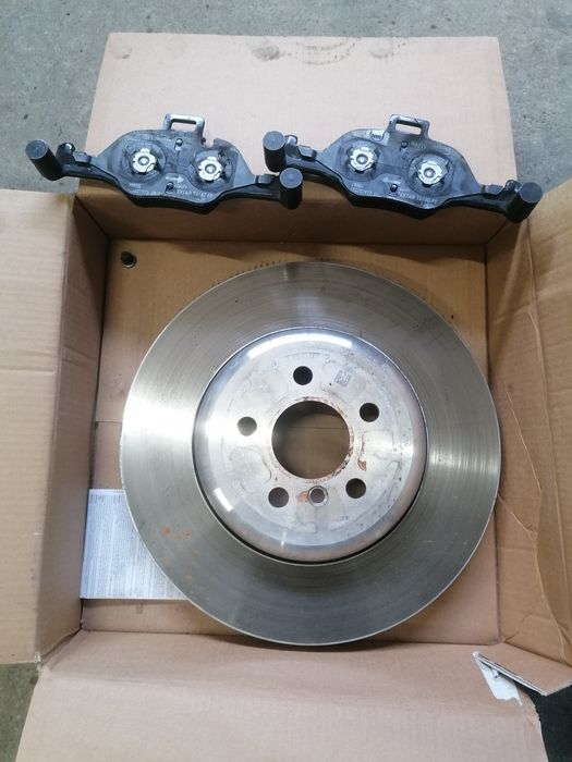 Оригинални BMW  предни дискове и накладки на 2-3 хил. км