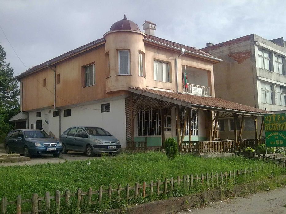 Дава се под наем Хотел в с. Борован, Област Враца - 126 кв.м за 306 € - Снимка #1