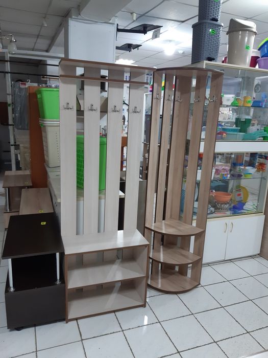 Продам вешалки для прихожей