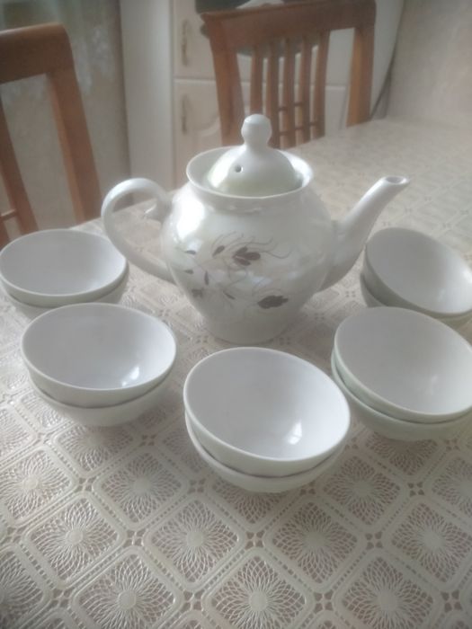 Продам чайник с пиалками