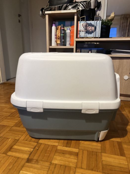 Litiera pisici acoperita cu usita si tavita detasabila si lopetica