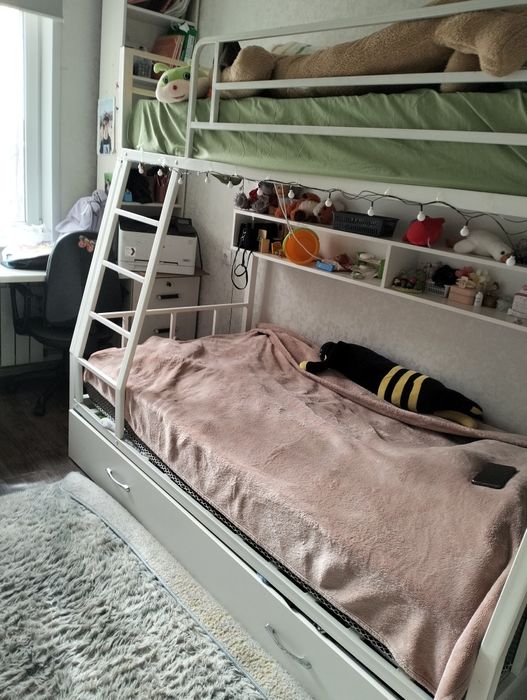 Кровать двухъярусная железная