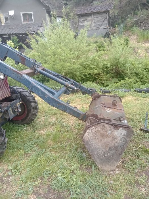 Încărcător frontal tractor