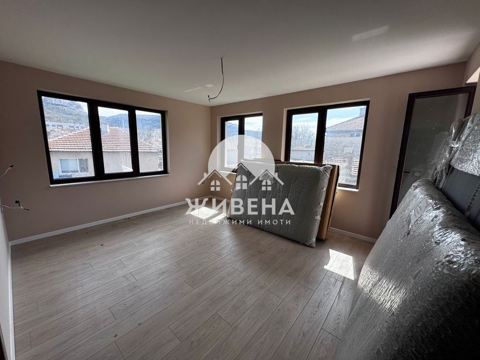 Продава се Къща в Провадия - 240 кв.м за 617 €/кв.м - Снимка #10