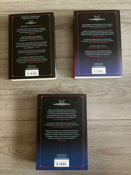 Seria Cronicile lunare de Marissa Meyer