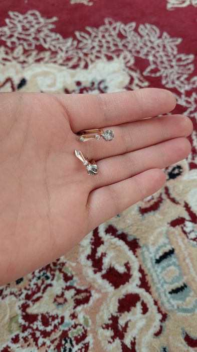 Продам серьги с бриллиантом