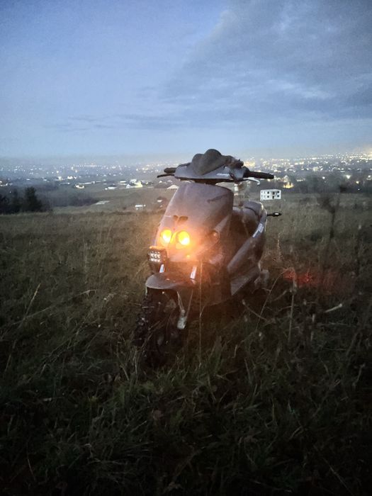 Scuter cu motor gy 6 125 cc