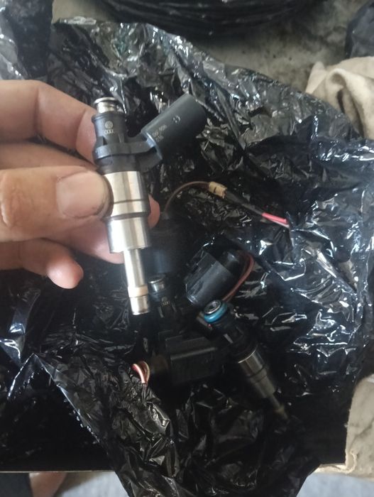 Injector Injectoare golf 5 scirocco audi A3 2.0 fsi 06F906036