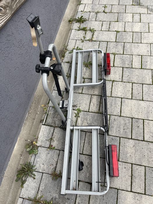 Suport auto biciclete pe carlig