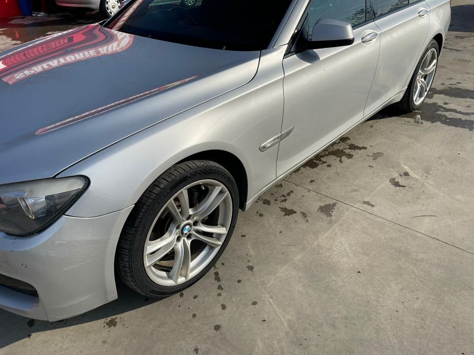 Dezmembrez bmw f01 740 packet M/bmw seria 7 f01/bara fata m/faruri