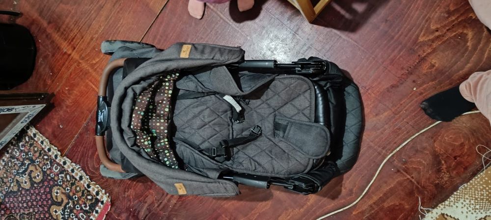 Vand/ inchiriez carut bebe