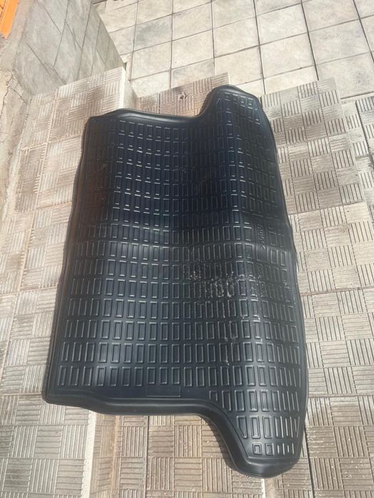 полик в багажник для трекера