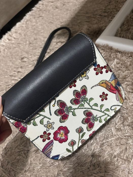 Дамска чанта през рамо