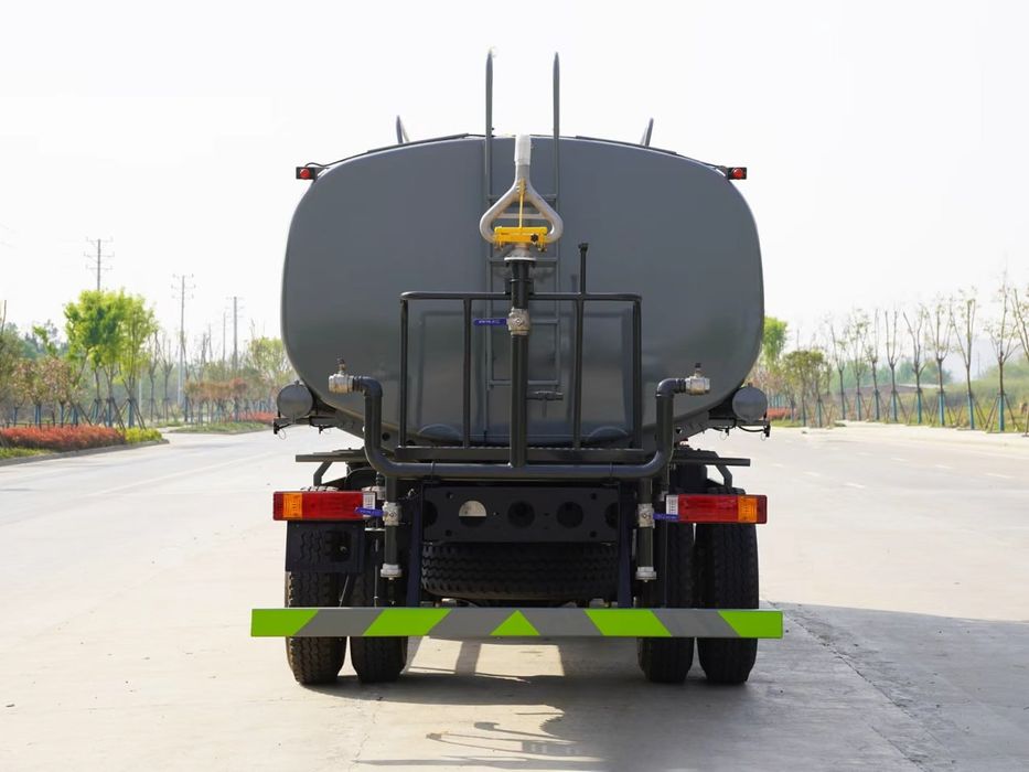 Водовоз Shacman vodovoz