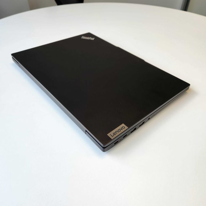 LENOVO ThinkPad 16" i5 2024 16gb RAM SSD 512 raport bateri - nou cutie