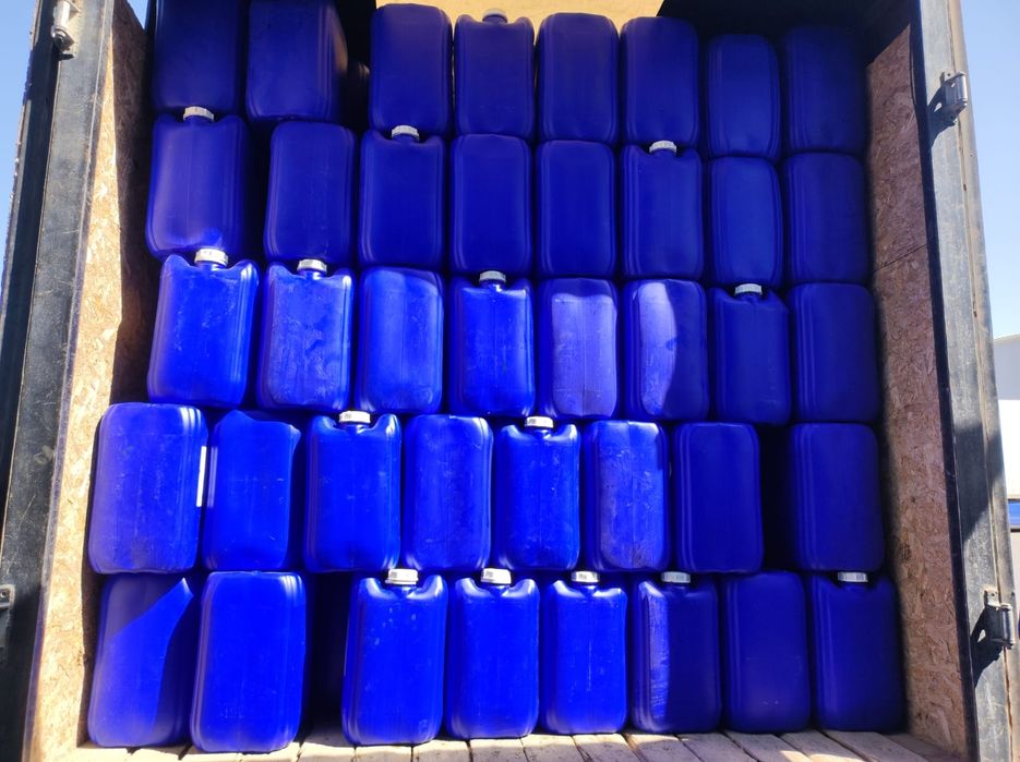 Канистри пластиковые.