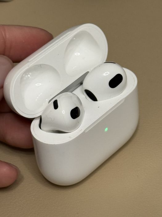 Airpods 2 с чехлом новые