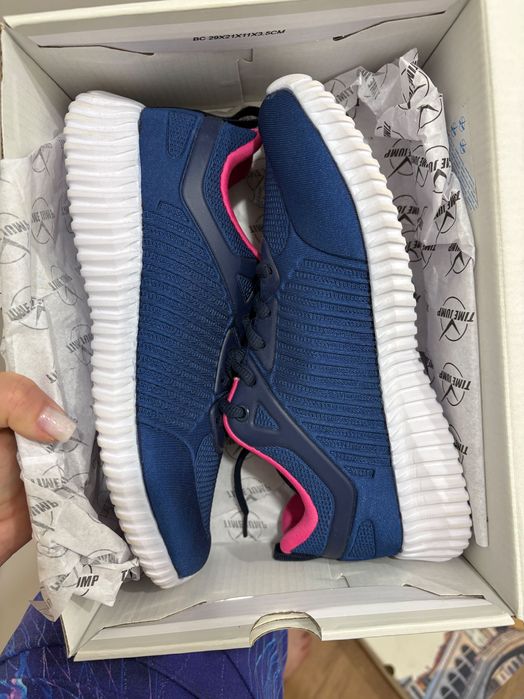 Продам кроссовки