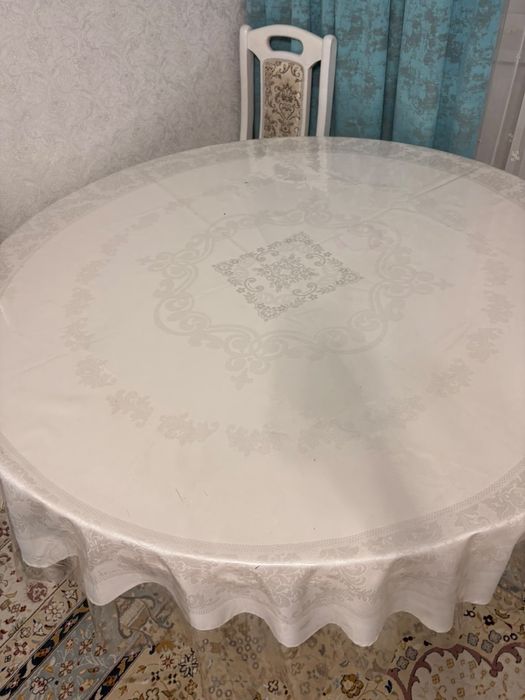 Продам стол 1,5 м без стульев