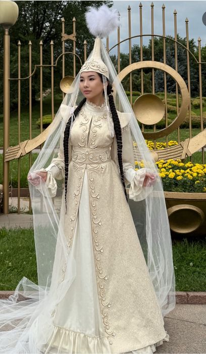 Ұзату көйлектері. Платья на узату