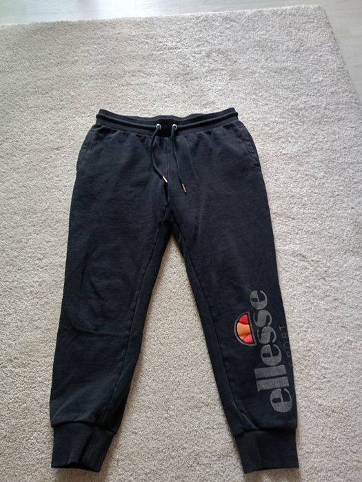 Vând pantaloni trening băieți Ellesse, produs de calitate, mărimea M.