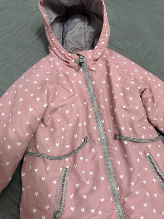 Продам куртку на девочку весна